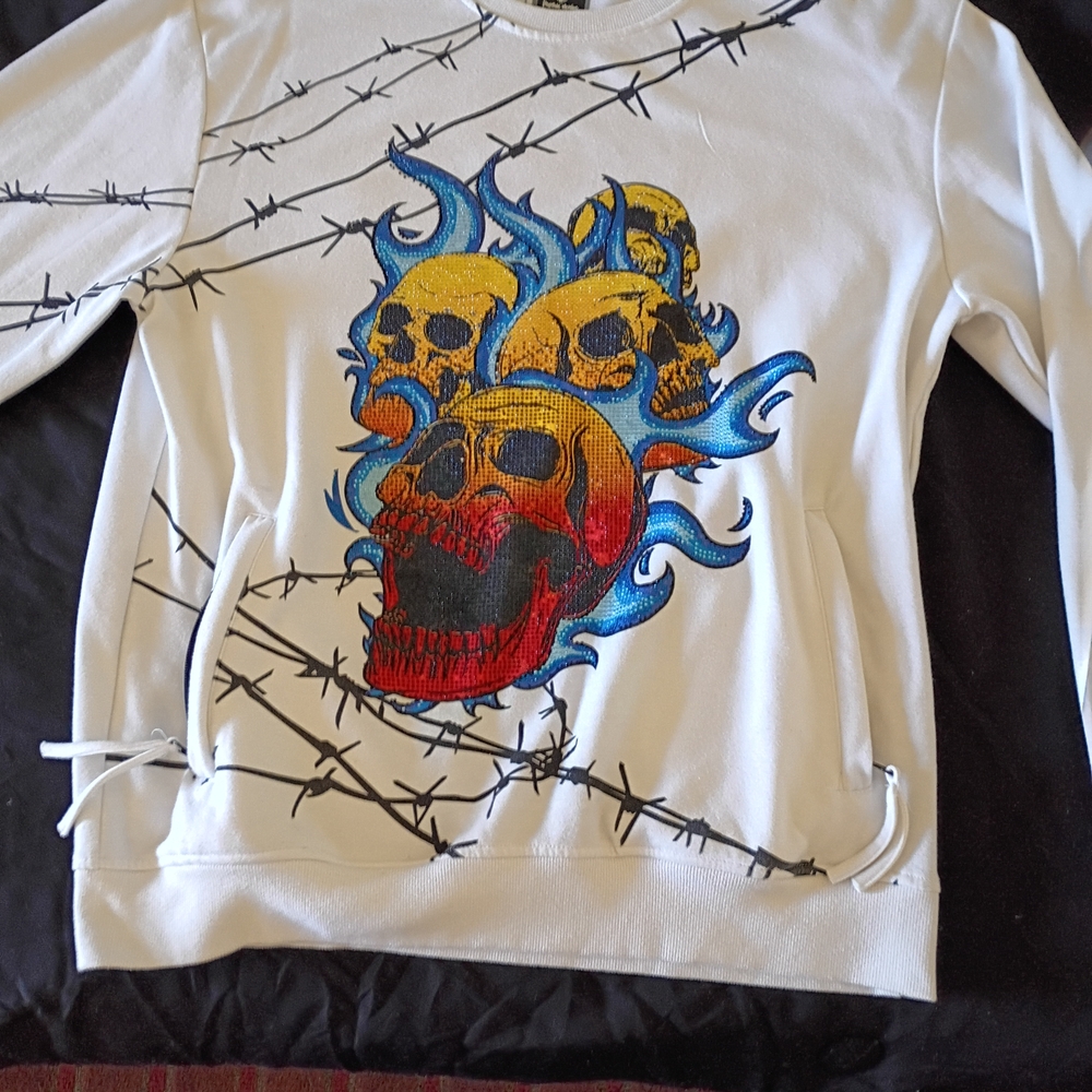White Sweatshirt with Skull and Barbed Wire Design